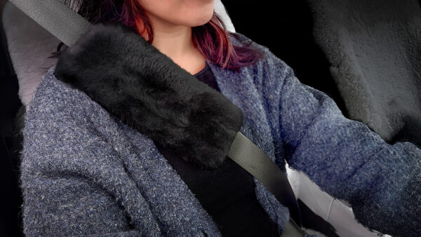20mm Sheepskin Seat Belt Pad Pair - Image 4